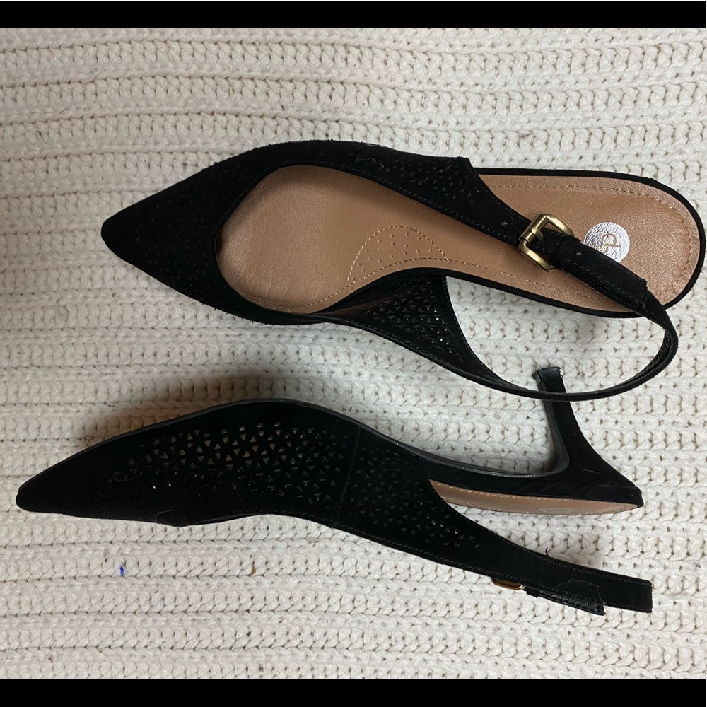 Black kitten heels